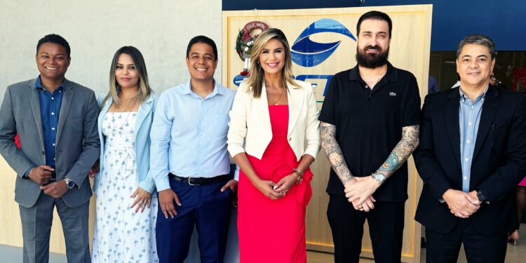 Darjan Duarte (coordenador Comercial da Simetria Brasil), Cristiane Afonso (coordenadora da Assessoria Affiance), Weslley Correa (coordenador geral da Simetria), Fabiana Cardoso (diretora Comercial da Affiance), João de Figueiredo (CEO da operadora Plamedh) e Edmilson Mota (gestor Comercial da Simetria)