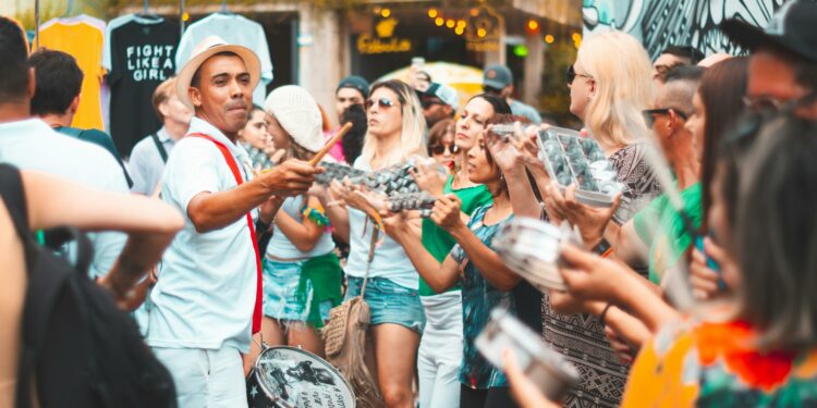 O Carnaval 2025 acontecerá nos dias 1, 2, 3 e 4 de março — Foto: Pexels