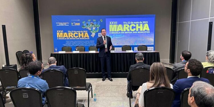 Dyogo Oliveira, presidente da CNseg, participou da 26ª Marcha dos prefeitos, que reuniu mais de cinco mil prefeitos em Brasília (Foto:divulgação CNseg)