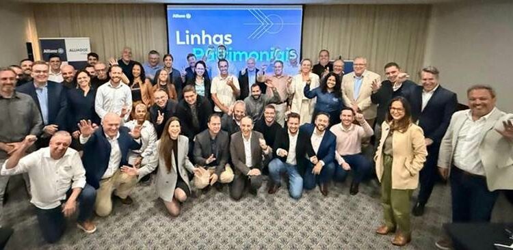 A Allianz Seguros realizou, nos dias 20 e 21 de maio, o “Roadshow Corporativo – Regional Sul”, em Curitiba e Porto Alegre, respectivamente, voltados ao desenvolvimento e à capacitação dos corretores da região. A iniciativa tem como foco o fortalecimento de três pilares estratégicos: aprofundar o relacionamento com corretores especializados em linhas corporativas, expandir a atuação em empresas com alto potencial de crescimento e buscar meios para acelerar a resposta técnica e comercial.