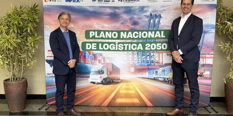 Marcelo Matusiak
Vice-presidente do SETCERGS, Marcelo Dinon com presidente da Fetransul, Francisco Cardoso